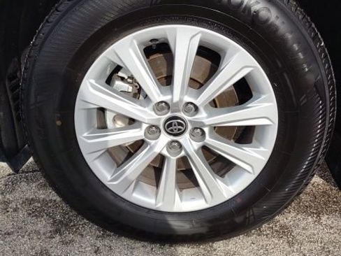 Used 2025 Toyota Grand Highlander AWD image 28