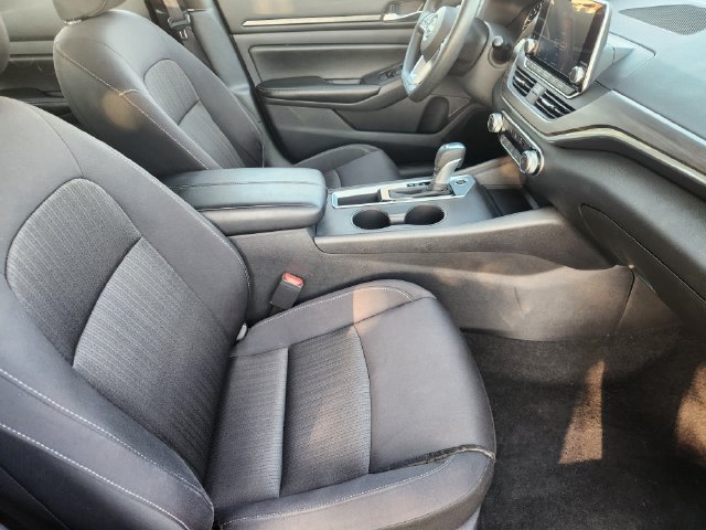 Used 2025 Nissan Altima 2.5 SV FWD image 14