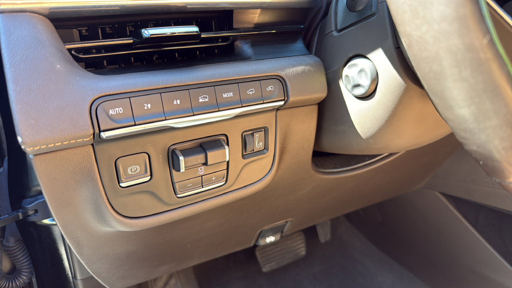Used 2021 Cadillac Escalade Sport w/ LPO, ONYX Package AWD/4WD image 23