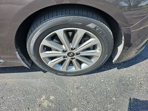 Used 2017 Hyundai Sonata Limited w/ Ultimate Package 04 FWD image 10