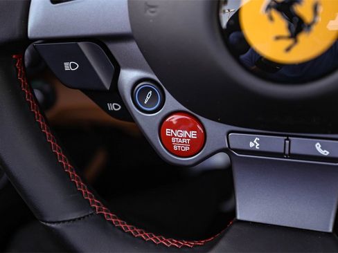 Used 2022 Ferrari 812 GTS image 28