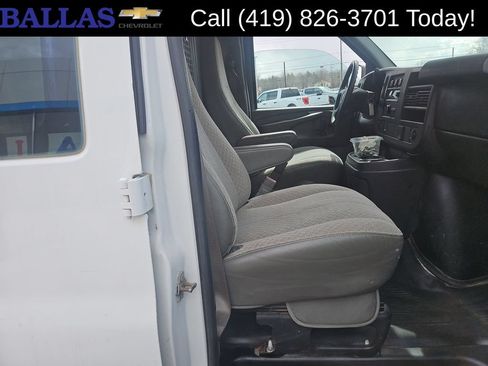 Used 2015 GMC Savana 2500 RWD image 26