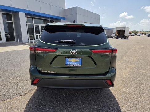 Used 2023 Toyota Highlander L FWD image 4