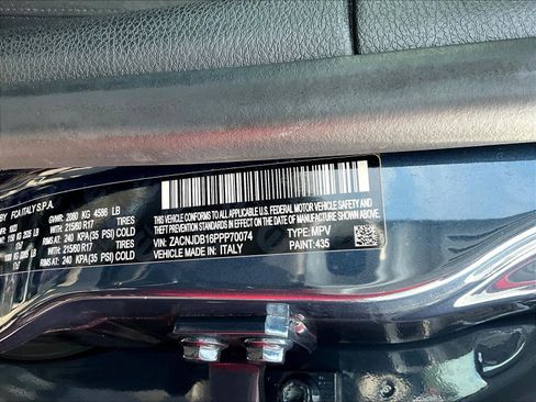 Used 2023 Jeep Renegade Latitude AWD/4WD image 17
