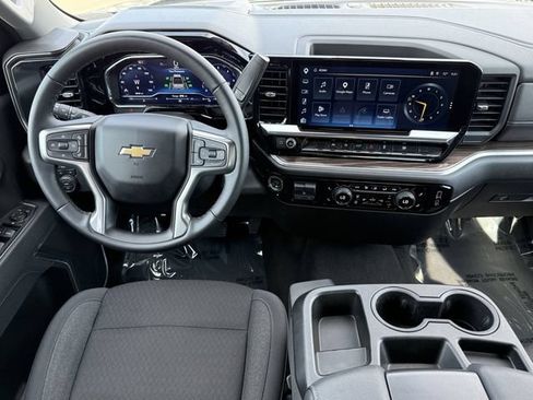 Used 2025 Chevrolet Silverado 1500 LT AWD/4WD image 9
