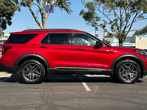 Certified 2025 Ford Explorer ST-Line w/ ST-Line Street Pack AWD/4WD image 9