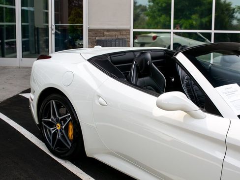 Used 2015 Ferrari California T RWD image 14