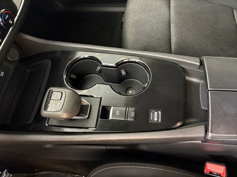 Used 2024 Nissan Rogue SV FWD image 30