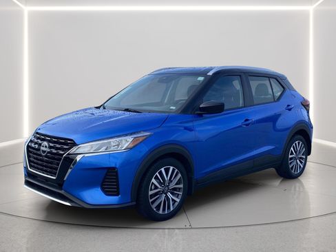 Used 2023 Nissan Kicks SV FWD image 1