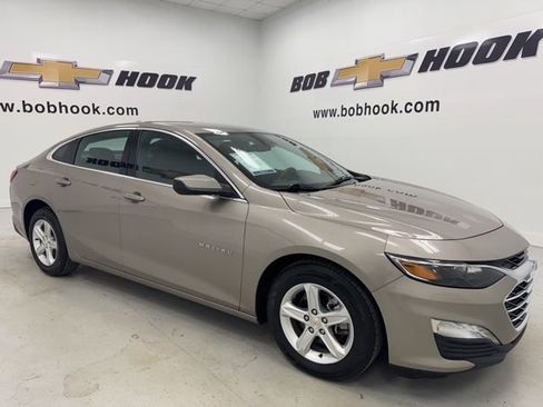 Used 2024 Chevrolet Malibu LT FWD image 3