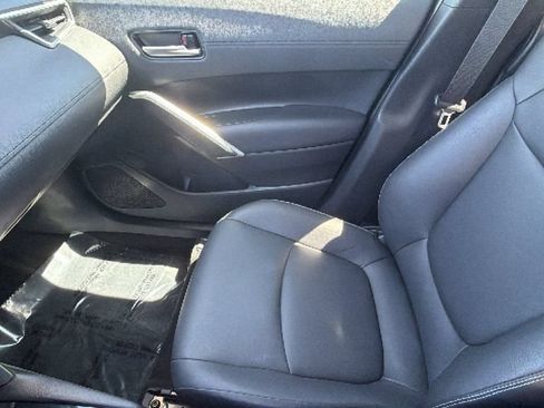 Used 2023 Toyota Corolla Cross XLE w/ Convenience Package FWD image 12