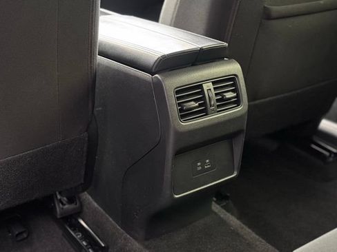 Used 2023 Nissan Rogue SV AWD/4WD image 46