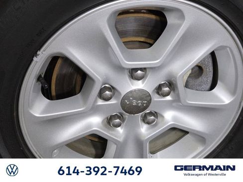 Used 2017 Jeep Grand Cherokee Laredo image 13