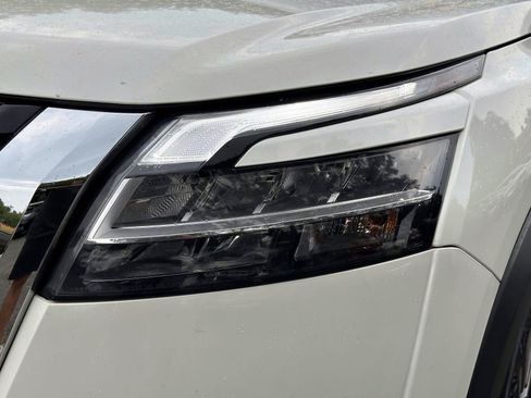 Used 2024 Nissan Pathfinder SV AWD/4WD image 9