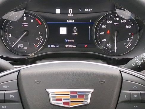 Used 2022 Cadillac XT5 Premium Luxury w/ LPO, ONYX Package image 9