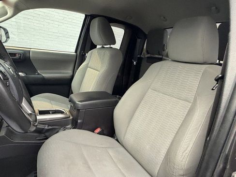 Used 2016 Toyota Tacoma SR5 w/ Exterior Package image 14