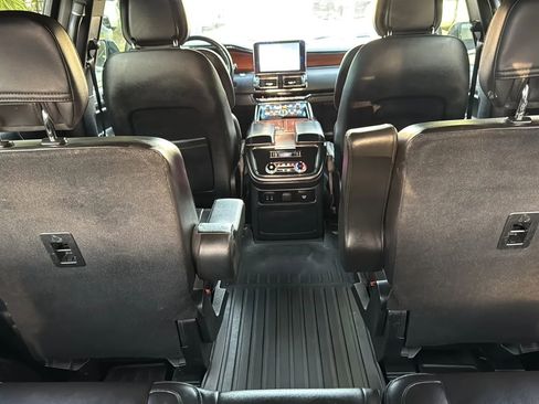 Used 2018 Lincoln Navigator Premiere AWD/4WD image 49