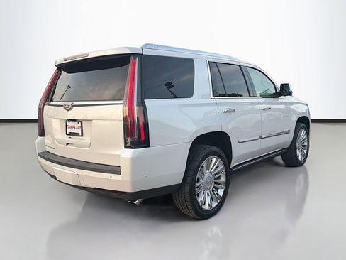 Used 2019 Cadillac Escalade Platinum image 3