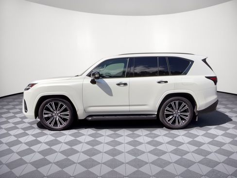 Used 2024 Lexus LX 600 4WD w/ Appearance Package image 2