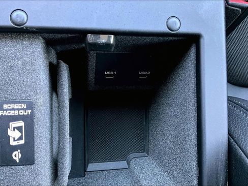 Used 2022 Porsche Macan image 36