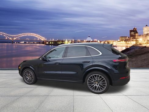 Used 2022 Porsche Cayenne AWD/4WD image 3