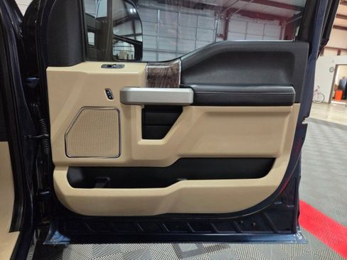 Used 2017 Ford F250 Lariat w/ Chrome Package image 39