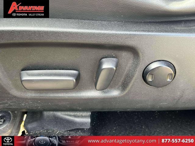 Used 2018 Toyota Highlander Plus AWD/4WD image 20