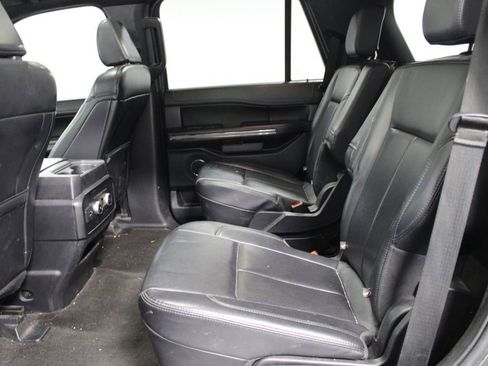 Used 2021 Ford Expedition XLT image 17