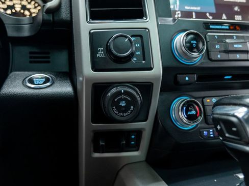 Used 2018 Ford F150 Lariat w/ Equipment Group 502A Luxury AWD/4WD image 44