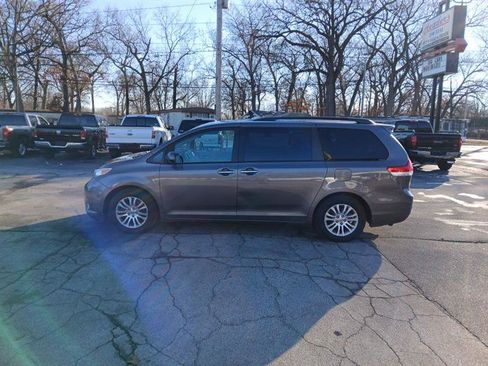 Used 2014 Toyota Sienna XLE image 4