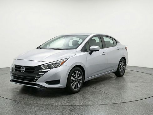 Used 2025 Nissan Versa SV image 3