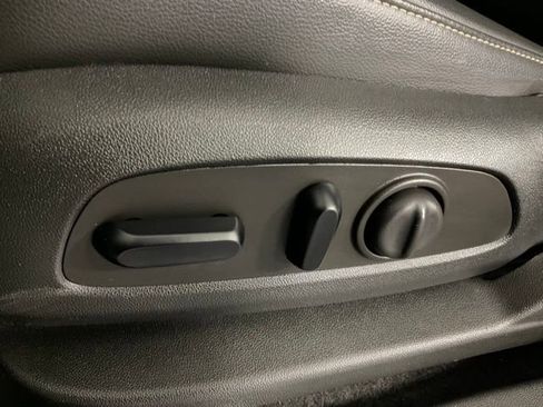 Used 2023 GMC Acadia SLT w/ Elevation Edition image 30