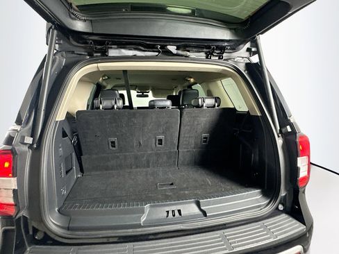 Used 2024 Ford Expedition XLT image 30