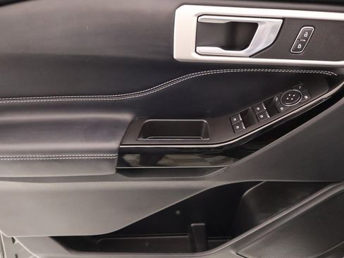 Used 2022 Ford Explorer ST w/ ST Street Pack image 17