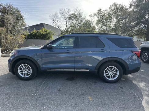Used 2025 Ford Explorer Active image 3