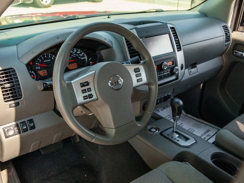 Used 2021 Nissan Frontier SV image 10