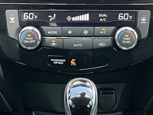 Used 2021 Nissan Rogue Sport SV FWD image 4