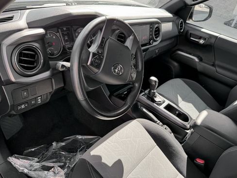 Used 2020 Toyota Tacoma TRD Off-Road image 15