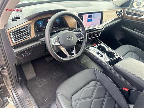 Used 2025 Volkswagen Atlas SE FWD image 17