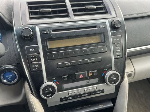 Used 2012 Toyota Camry LE image 11