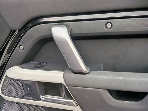 Used 2023 Land Rover Defender 110 X-Dynamic SE image 37