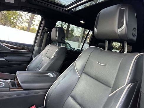 Used 2022 Cadillac Escalade ESV Premium Luxury image 10