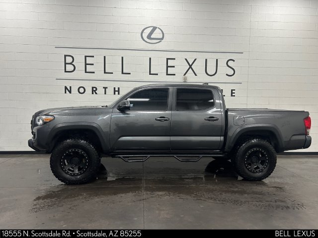 Used 2017 Toyota Tacoma TRD Off-Road AWD/4WD image 5