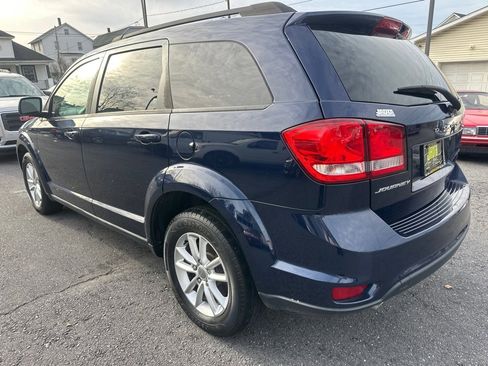 Used 2017 Dodge Journey SXT w/ Comfort/Convenience Group image 3