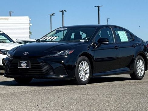 Used 2025 Toyota Camry LE FWD image 8