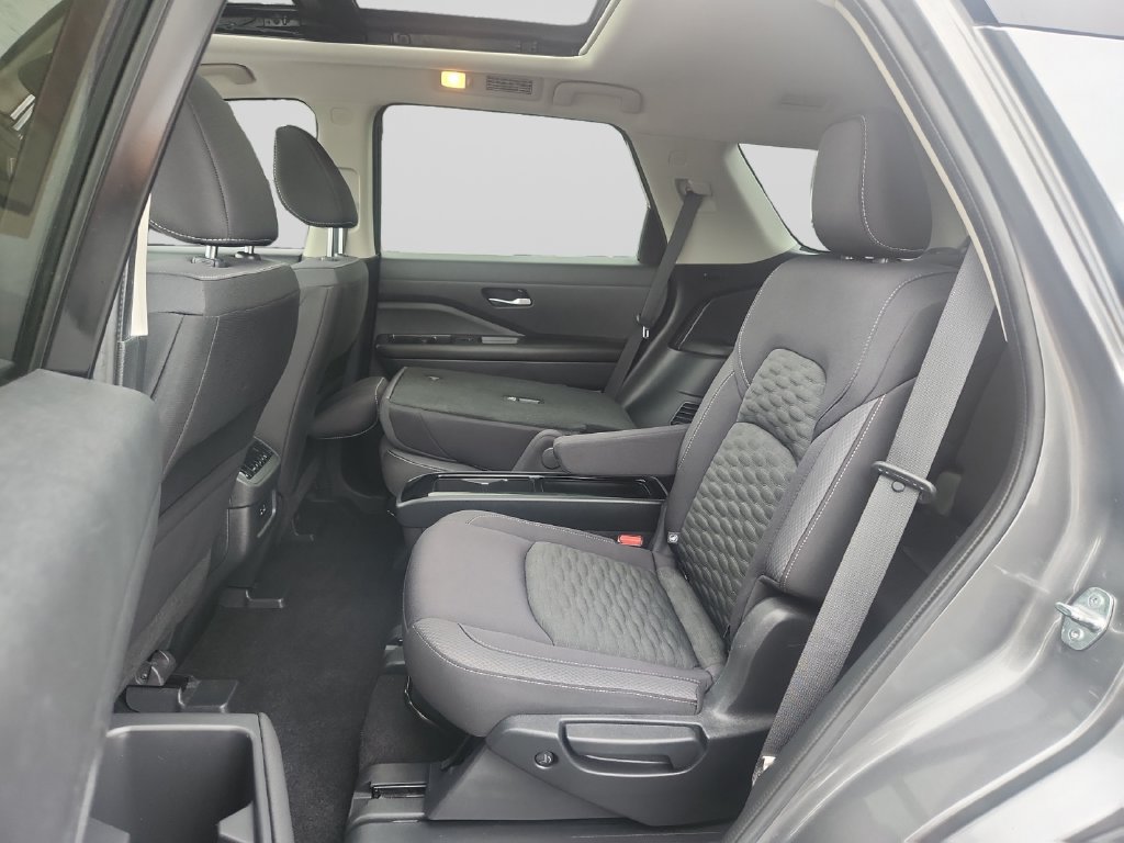 Used 2022 Nissan Pathfinder SV w/ SV Premium Package AWD/4WD image 16