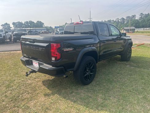 Used 2024 Chevrolet Colorado Trail Boss w/ Technology Package image 11