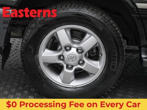 Used 2005 Toyota Land Cruiser AWD/4WD image 33