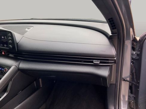 Used 2025 Hyundai Elantra Sport FWD image 19