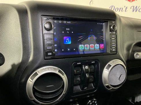 Used 2018 Jeep Wrangler Unlimited Sahara w/ Connectivity Group image 21